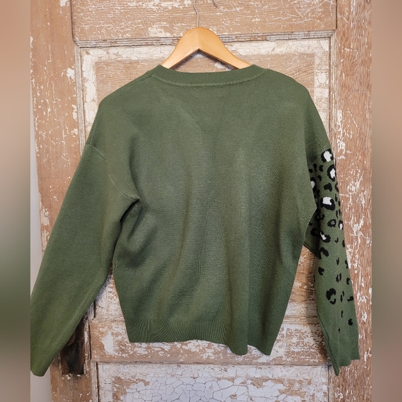 C+D+M Leopard Print Sweater Soze Small - Picture 3 of 3